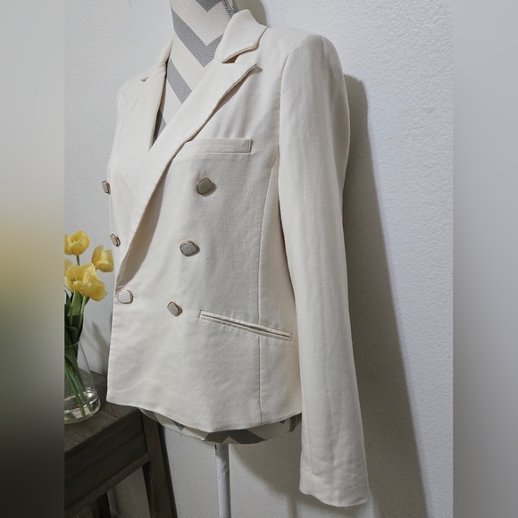 House of Harlow 1960 Cream Color Blazer with Pearlescent Buttons - Picture 3 of 13